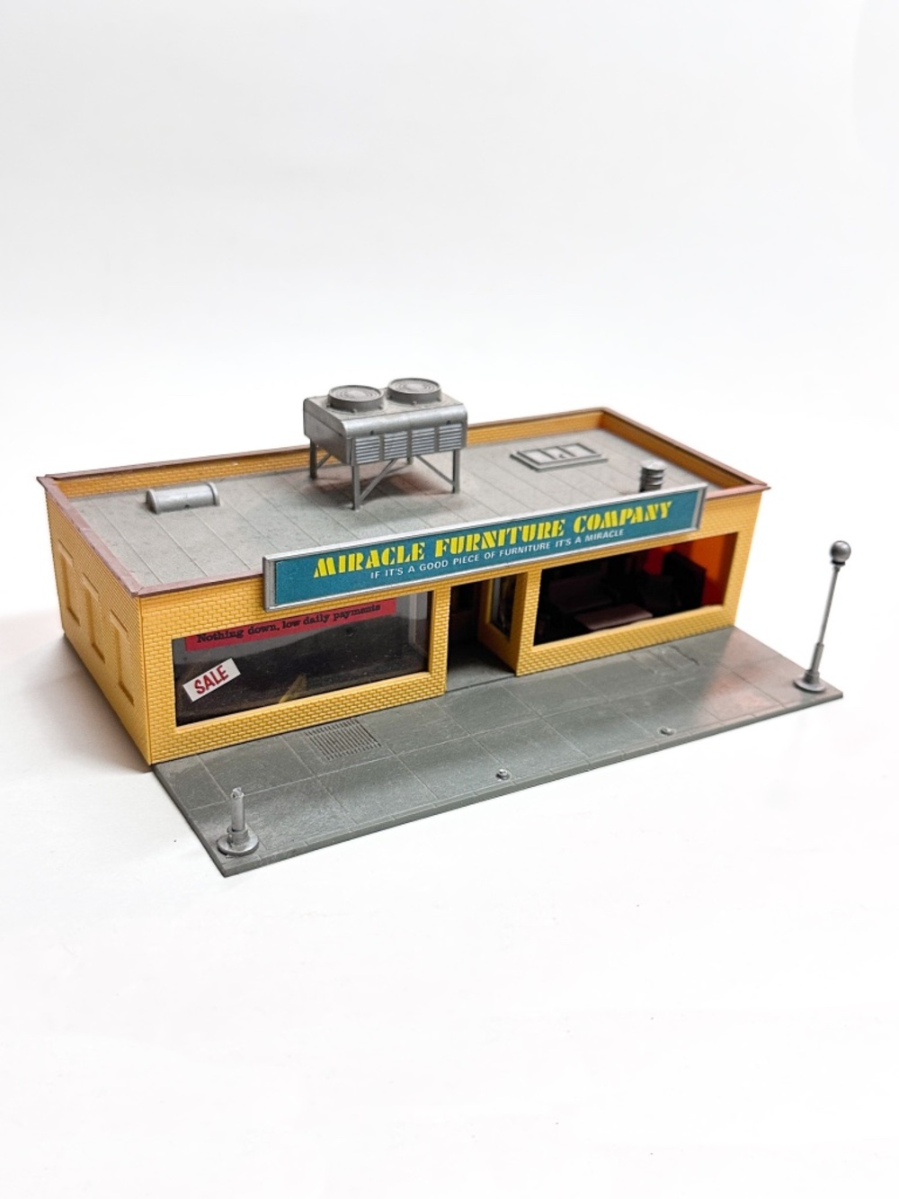 TYCO Assembled HO Furniture Store Model Train Building 7774 Center Street Series